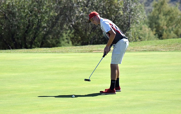 Mingus senior Justin Tanner putts during the Marauders’ home match against Bradshaw Mountain, Mohave and Page. VVN/James Kelley