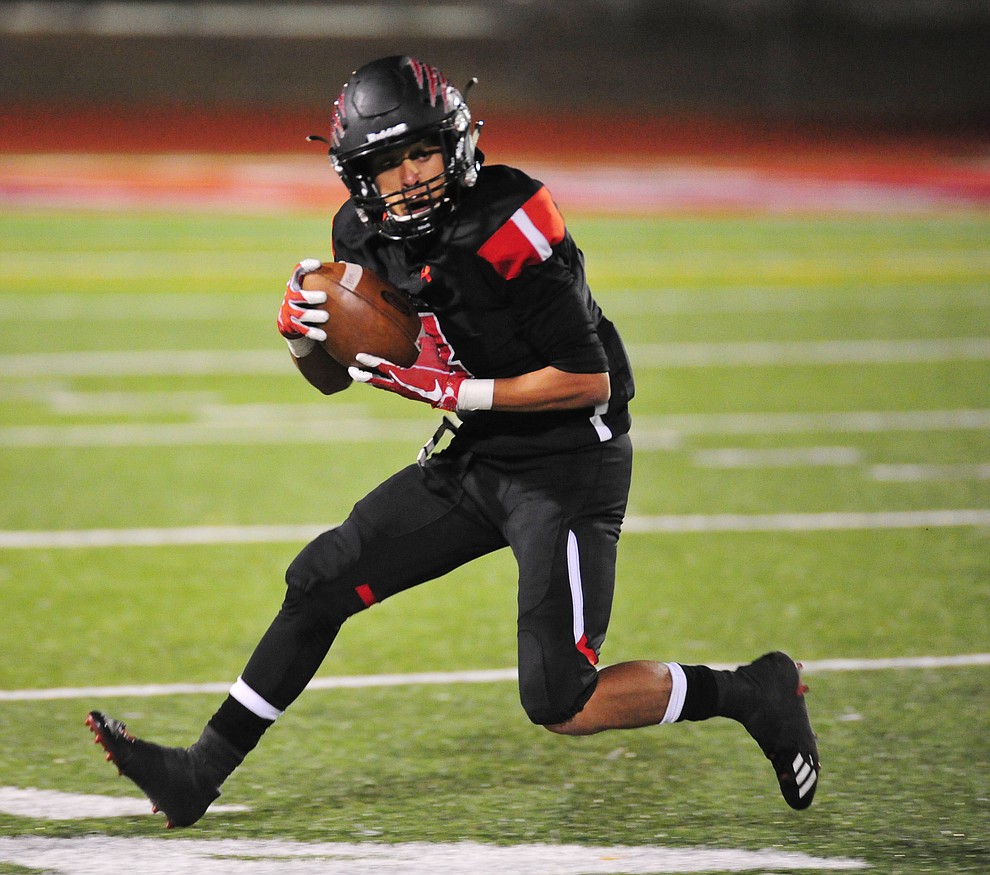 Bradshaw Mountain's Ruben Gonzalez makes a catch as the Bears take on the Mingus Marauders in the first round of the AIA 4A State Football Championship Friday, Nov. 2, 2018 in Prescott Valley. (Les Stukenberg/Courier).