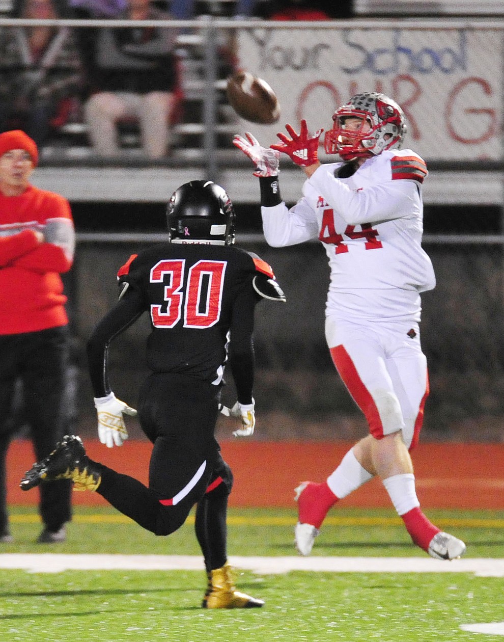 Mingus' Kendrew Streck makes a big third down catch as the Marauders take on Bradshaw Mountain in the first round of the AIA 4A State Football Championship Friday, Nov. 2, 2018 in Prescott Valley. (Les Stukenberg/Courier).