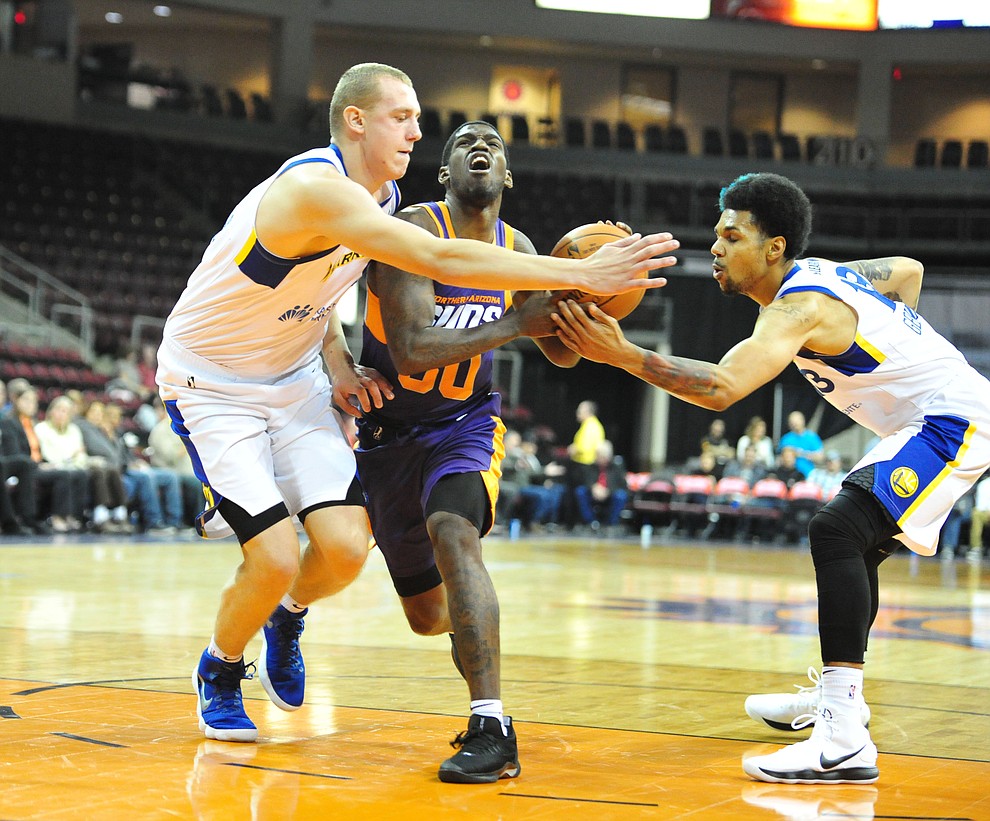 Northern Arizona's Jawun Evans cuts between defenders and draws a foul as the Suns play the Santa Cruz Warriors Tuesday, Nov. 13, 2018 at the Prescott Valley Event Center. (Les Stukenberg/Courier).