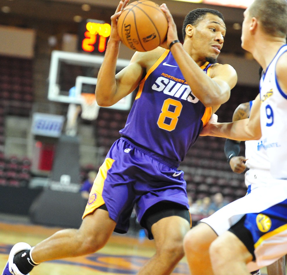 Northern Arizona's George King drives the baseline as the Suns play the Santa Cruz Warriors Tuesday, Nov. 13, 2018 at the Prescott Valley Event Center. (Les Stukenberg/Courier).