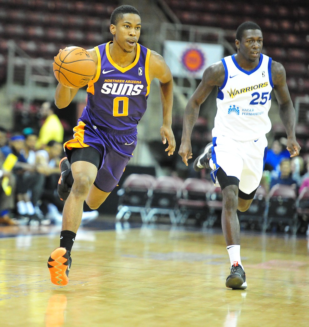 Northern Arizona's Daniel Dixon brings the ball upcourt as the Suns play the Santa Cruz Warriors Tuesday, Nov. 13, 2018 at the Prescott Valley Event Center. (Les Stukenberg/Courier).