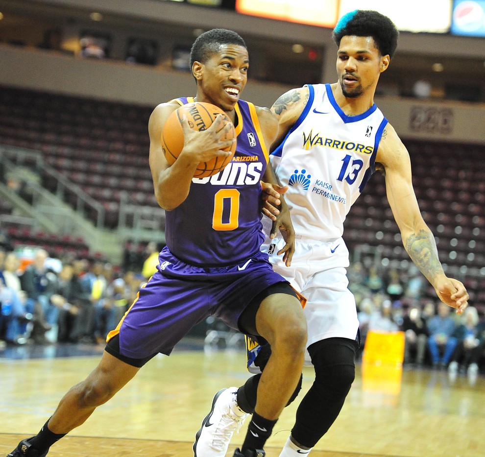 Northern Arizona's Daniel Dixon drives the baseline as the Suns play the Santa Cruz Warriors Tuesday, Nov. 13, 2018 at the Prescott Valley Event Center. (Les Stukenberg/Courier).