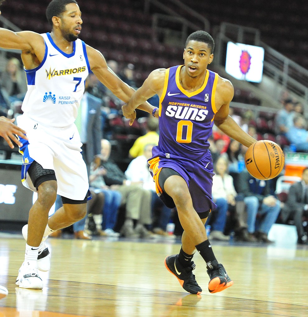 Northern Arizona's Daniel Dixon dribbles as the Suns play the Santa Cruz Warriors Tuesday, Nov. 13, 2018 at the Prescott Valley Event Center. (Les Stukenberg/Courier).