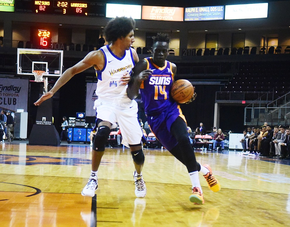 Northern Arizona's Peter Jok drives to the basket as the Suns play the Santa Cruz Warriors Tuesday, Nov. 13, 2018 at the Prescott Valley Event Center. (Les Stukenberg/Courier).