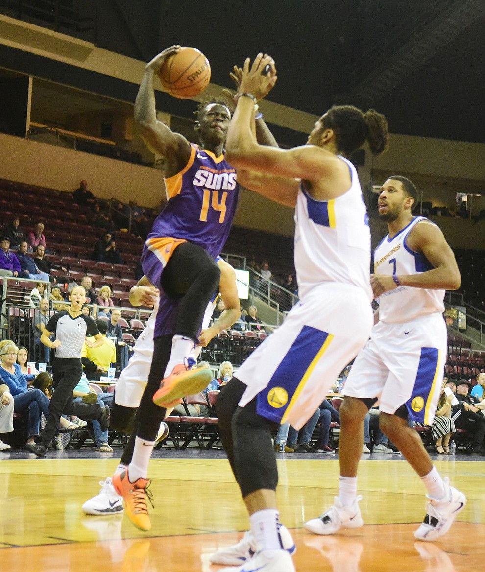 Northern Arizona's Peter Jok drives to the basket as the Suns play the Santa Cruz Warriors Tuesday, Nov. 13, 2018 at the Prescott Valley Event Center. (Les Stukenberg/Courier).