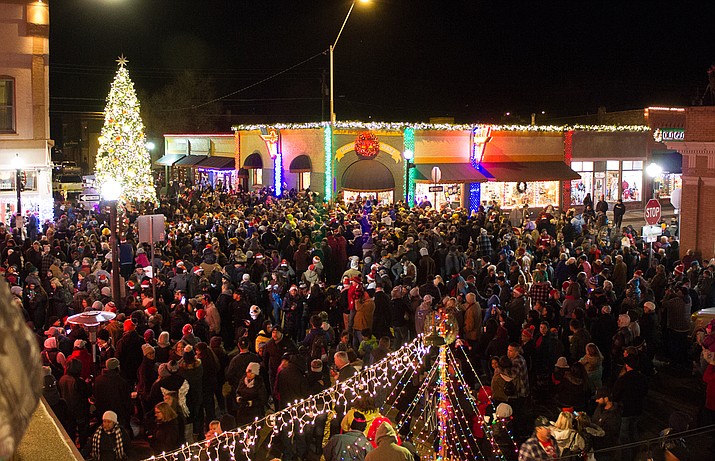 The annual Williams Christmas parade draws visitors from across the state. (Wendy Howell/WGCN)