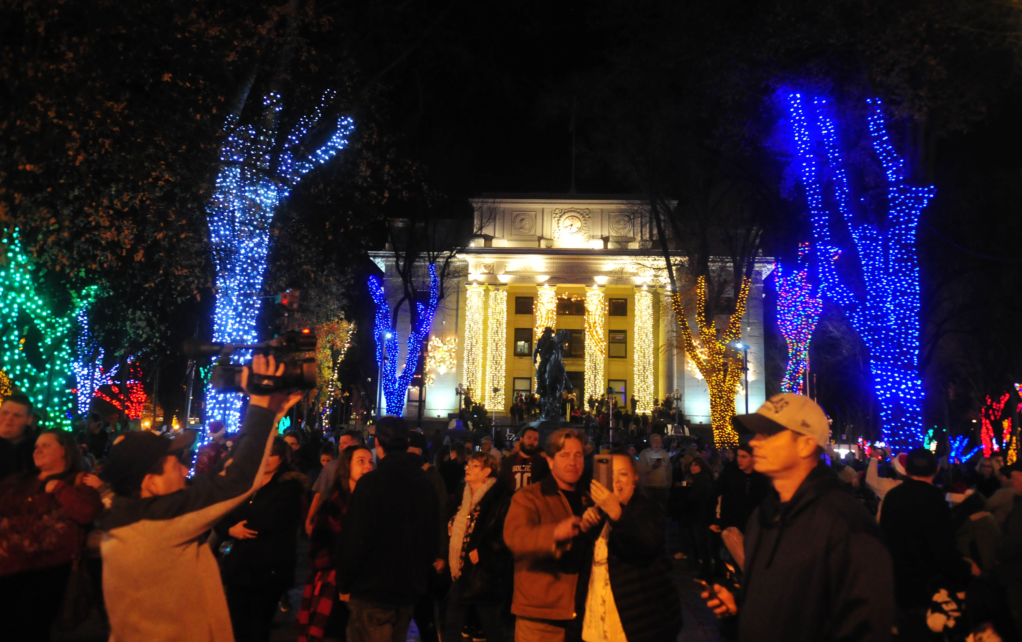 Christmas season continues with Christmas Parade, Courthouse Lighting