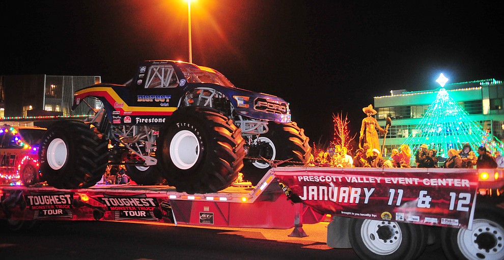 Prescott Valley holds their annual Festival of Lights Parade and Civic Center lighting Friday, Nov. 30, 2018. 52 entries traveled around the Prescott Valley Civic Center and Library. (Les Stukenberg/Courier).