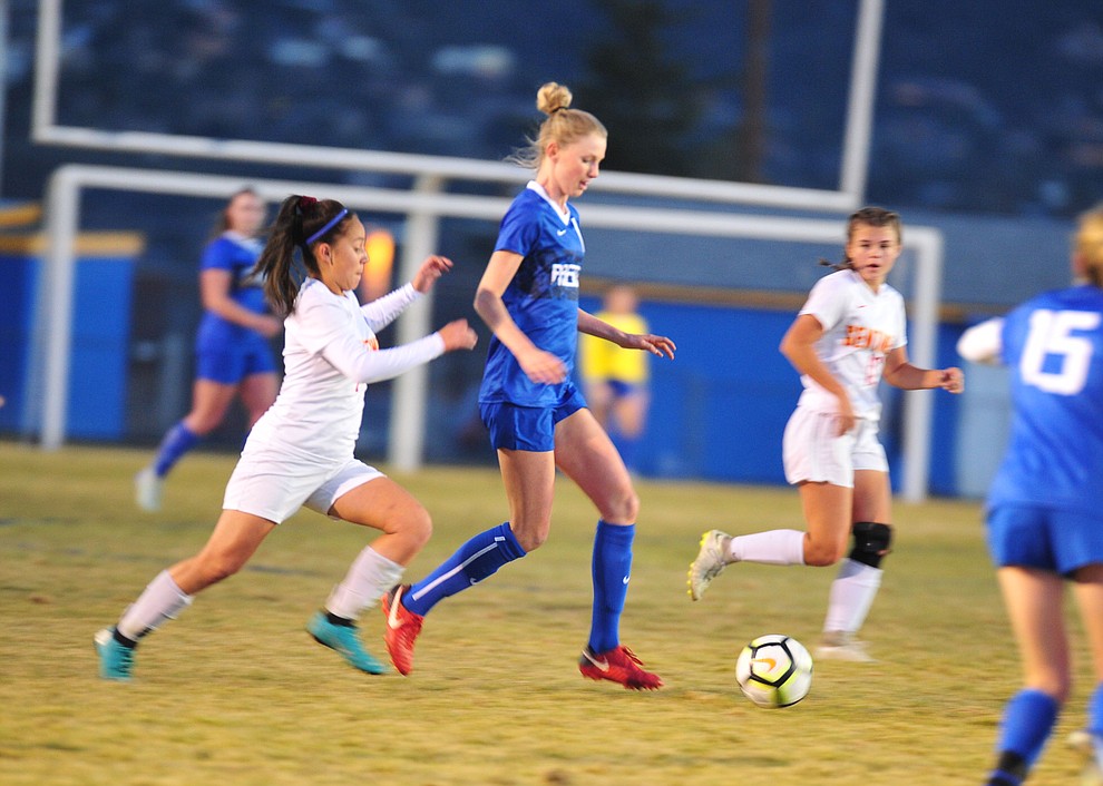 Prescott's Sawyer Magnett moves the ball across the field as the Badgers take on Seton Catholic Sentinels Tuesday, Dec. 11, 2018 in Prescott. (Les Stukenberg/Courier).