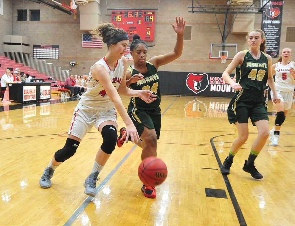 Bradshaw Mountain's Kacie Clinton drives to the basket as the Bears host the Mohave Thunderbirds in a basketball matchup Friday night in Prescott Valley. (Les Stukenberg/Courier).