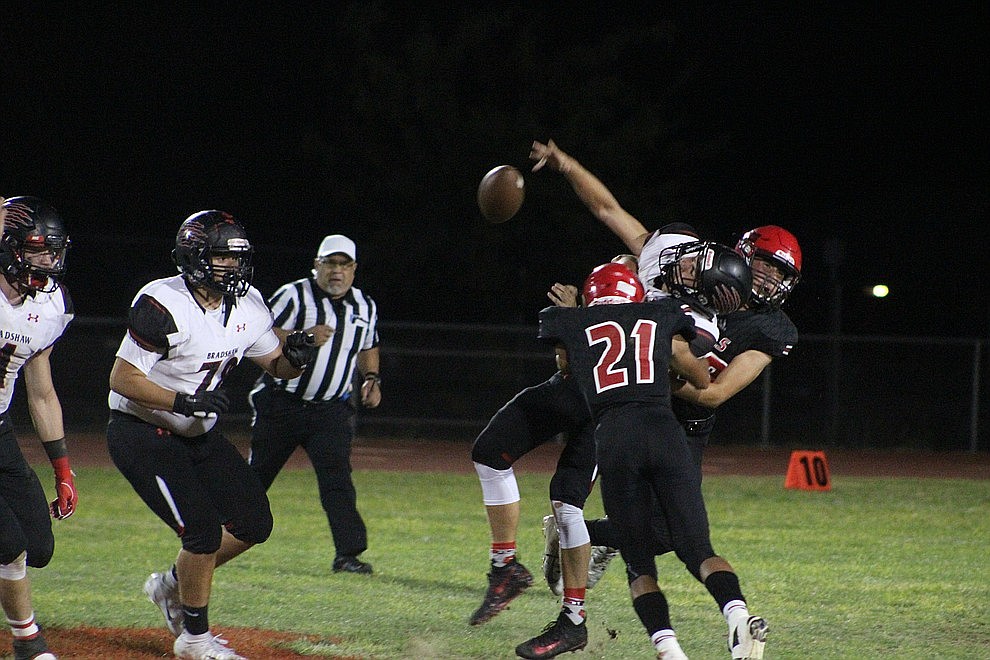 September 14 - The Lee Williams High School football team dropped a 44-14 loss to Bradshaw Mountain Friday night.