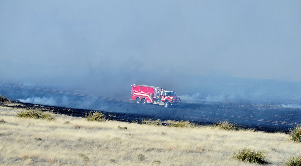 A water tender from Central Arizona Fire & Medical works the interior of a fast moving wildland fire burns along the north side of Highway 89A between Glassford Hill Road and Granite Dells Parkway Monday Jan. 21, 2019 in Prescott Valley. (Les Stukenberg/Courier).