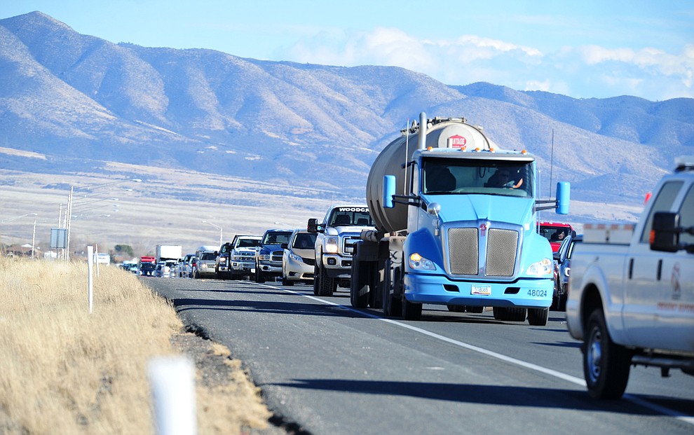 Traffic backs up as a fast moving wildland fire burns along the north side of Highway 89A between Glassford Hill Road and Granite Dells Parkway Monday Jan. 21, 2019 in Prescott Valley. (Les Stukenberg/Courier).