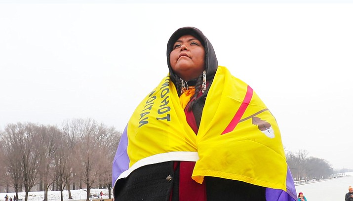 Amy Juan wears the flag of the Tohono O’odham Nation during the Indigenous Peoples March. (Photo/Keerthi Vedantam, Cronkite News)