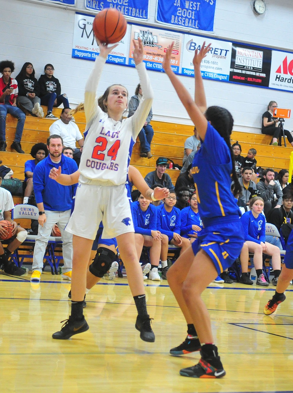 Chino Valley's Lindsey ten Berge takes and makes a shot as they face the Kingman Bulldogs Thursday, Jan. 24, 2019 in Chino Valley. (Les Stukenberg/Courier).