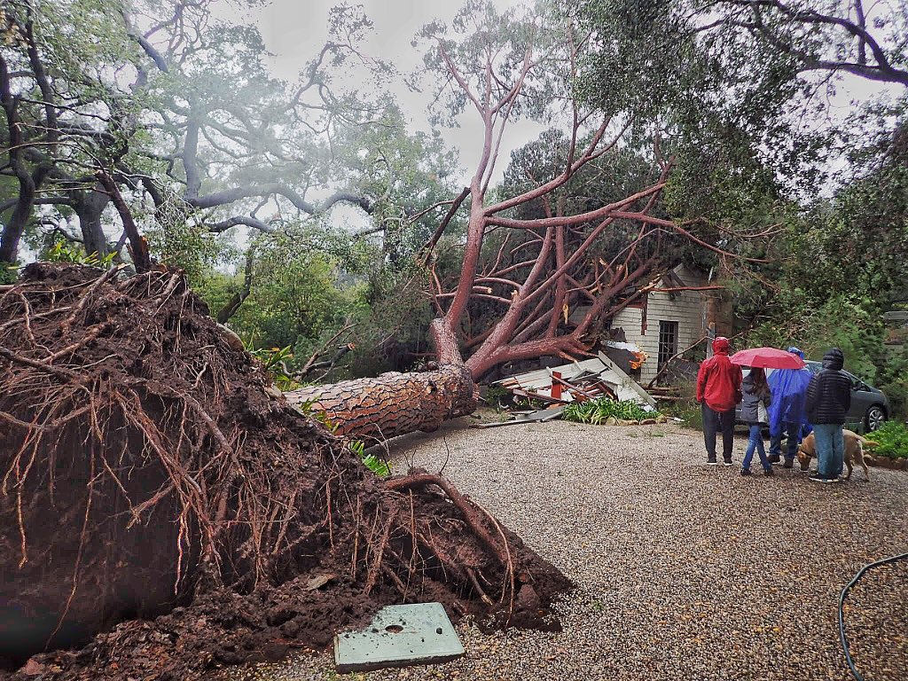 Powerful storm hits Southern California, flooding highways | The Daily