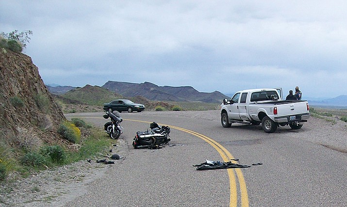 Motorcycle crash leaves operator with serious injuries | Kingman Daily