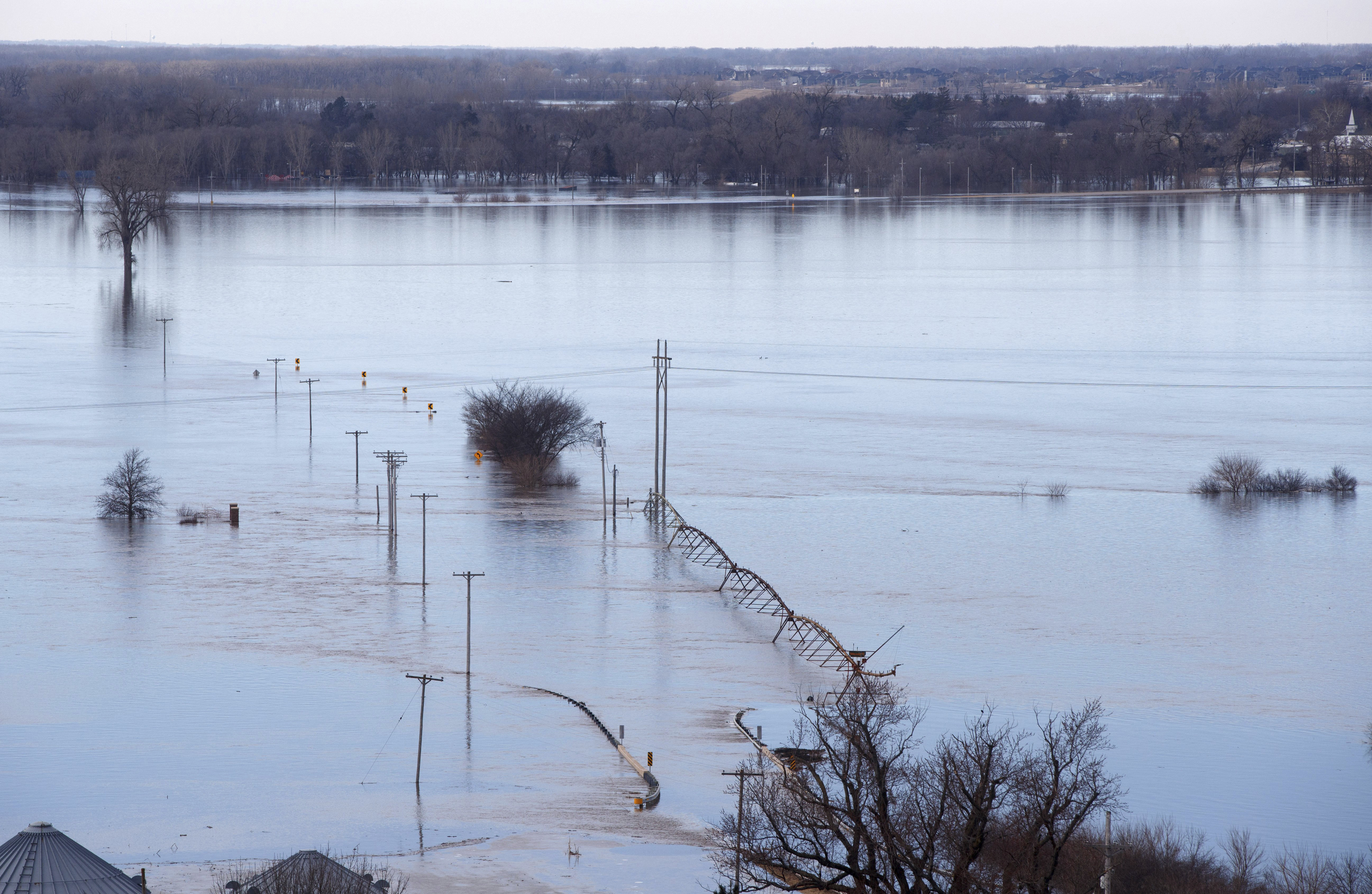 Rescues, Evacuations As Floodwaters Breach Levees In Midwest | The ...