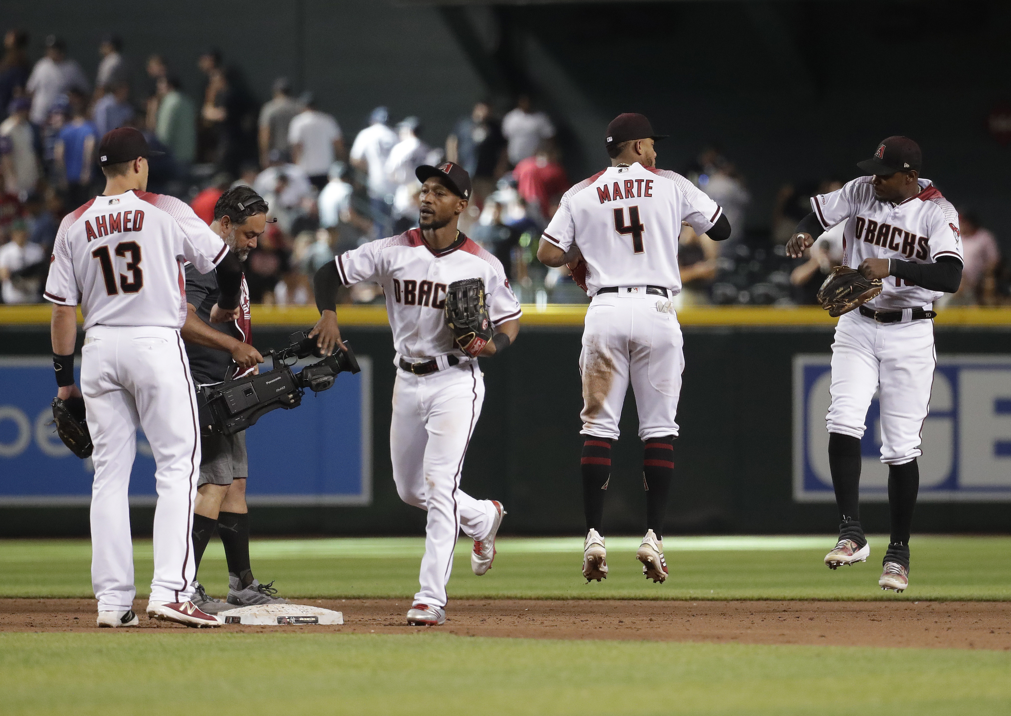 Diamondbacks beat Yankees 32 for 2game sweep The Daily Courier