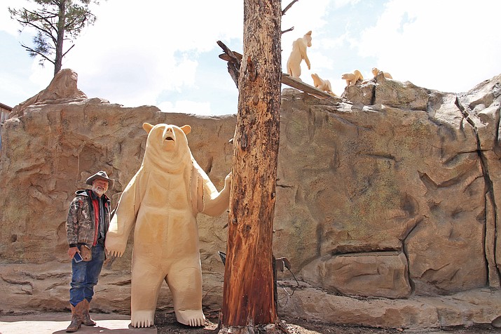 Artist Jonathan LaBenne continues work at Bearizona with recent carvings of a grizzly bear, bear cubs and otters. (Loretta Yerian/WGCN)