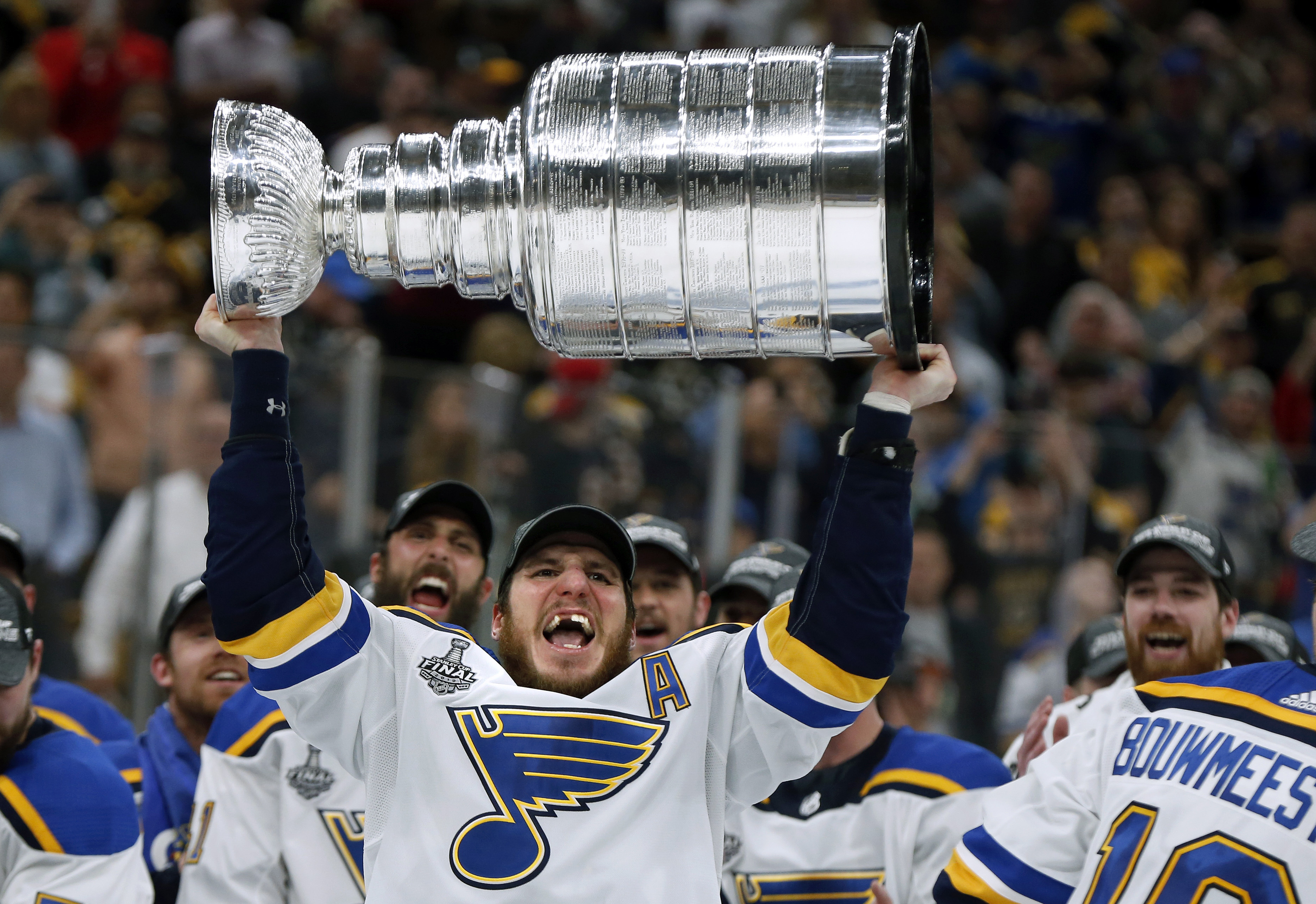 Кубок стэнли. NHL Championship Rings сент Луис. Шайба Gufex St. Louis Blues Stanley Cup Champions 2019. Сент Луис фото с Кубком. NHL Champions.