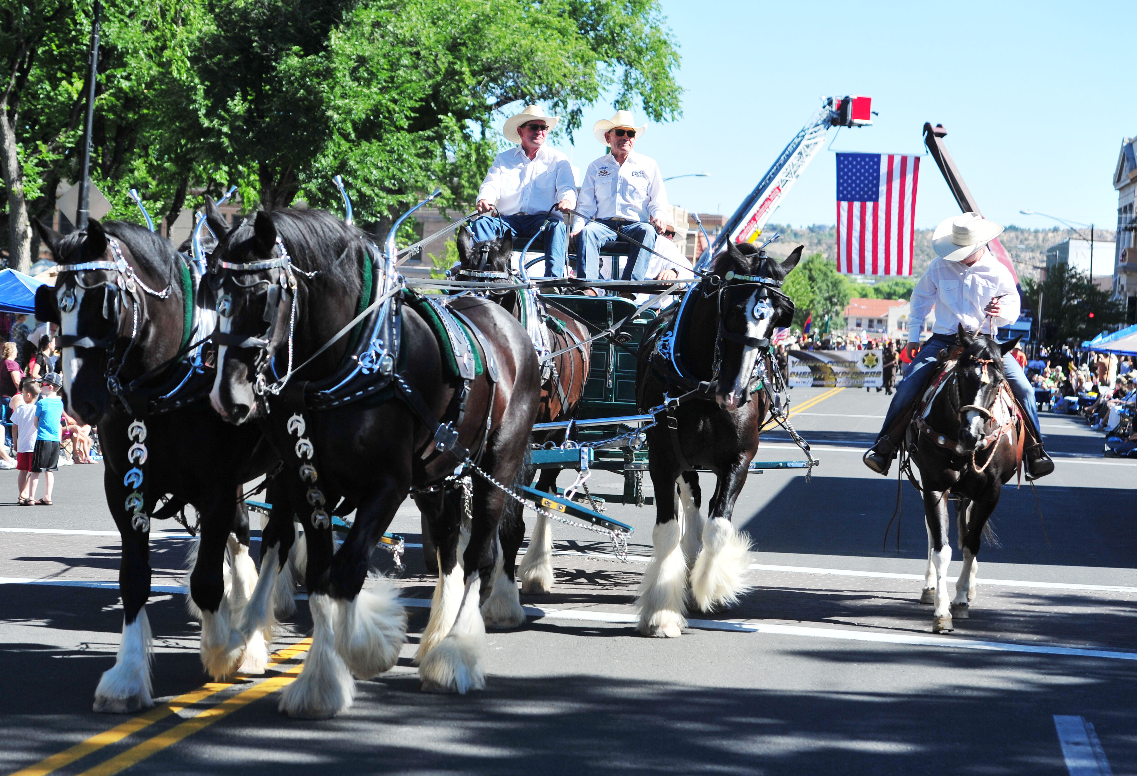 Rodeo legend Clyde Allred leads rodeo parade The Daily Courier