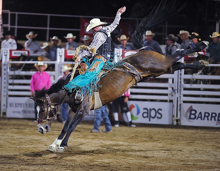 Saddle bronc rider Taos Muncy proud to have rodeo life in his blood ...