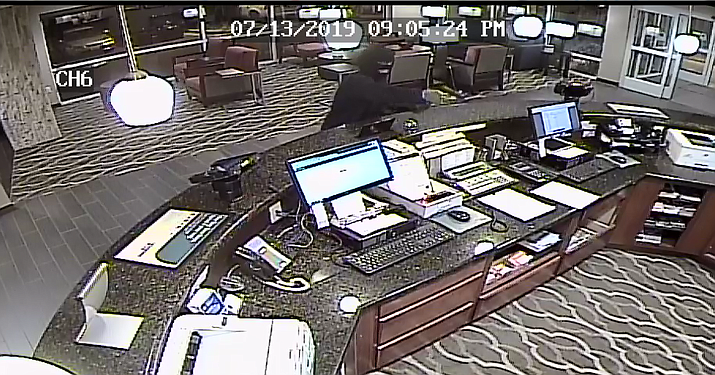 Armed Robbery At Prescott Valley Comfort Suites Police Seeking