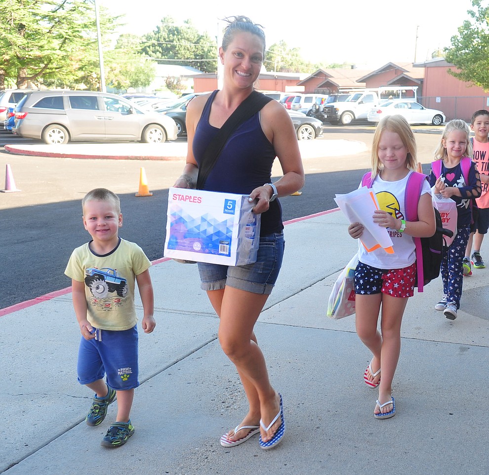 Angela Shelton, brings in supplies, and her children, Shiloh, Kileah and Eden for the first day of school at Taylor Hicks Elementary School in Prescott Thursday, August 1, 2019. (Les Stukenberg/Courier)