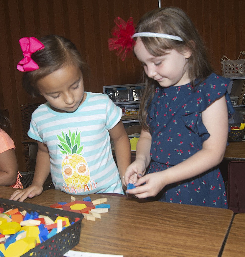Kindergarteners Hadlee De La Cruz and Sophie Ellison find a new friendship over some blocks for the first day of school at Taylor Hicks Elementary School in Prescott Thursday, August 1, 2019. (Les Stukenberg/Courier)