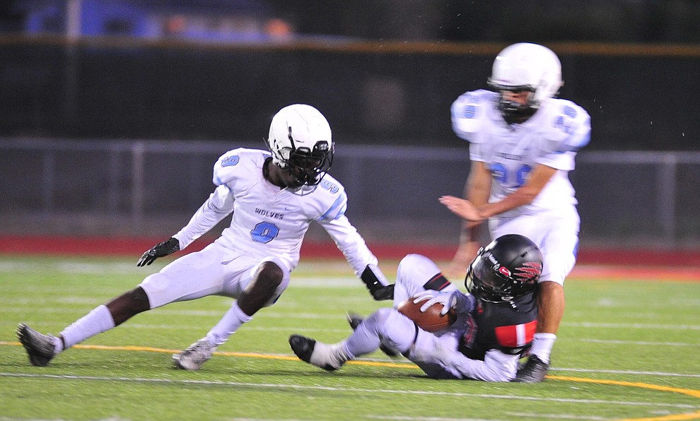 Bradshaw Mountain's Ismael Solano makes a catch as the Bears host Estrella Foothills in their 2019 football home opener Friday, Aug. 23, 2019, in Prescott Valley. (Les Stukenberg/Courier)