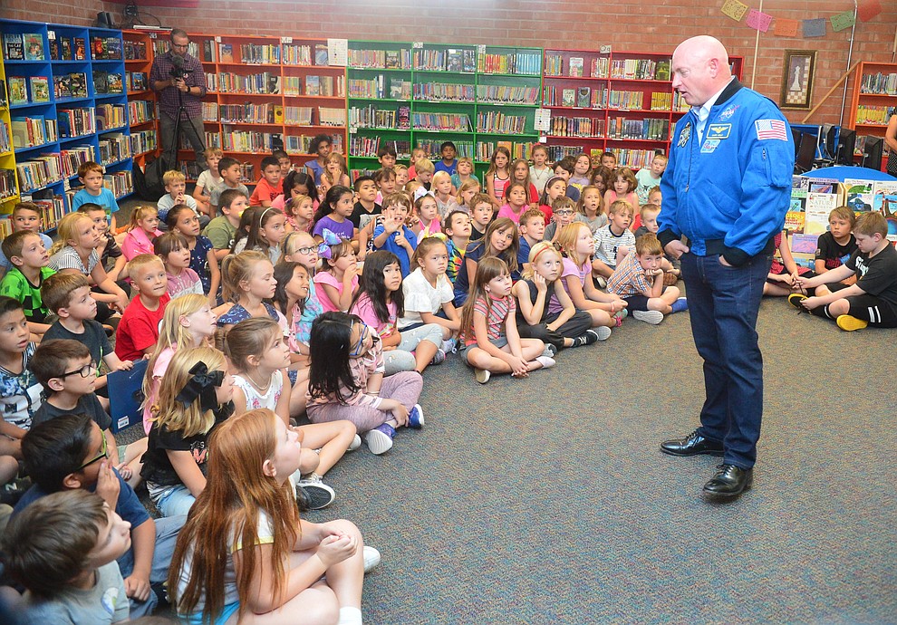 Former astronaut Mark Kelly talks about the launch with second graders as he visits Taylor Hicks Elementary School in Prescott Thursday, Aug. 29, 2019. (Les Stukenberg/Courier)