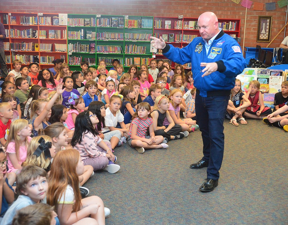 Former astronaut Mark Kelly talks about the launch with second graders as he visits Taylor Hicks Elementary School in Prescott Thursday, Aug. 29, 2019. (Les Stukenberg/Courier)