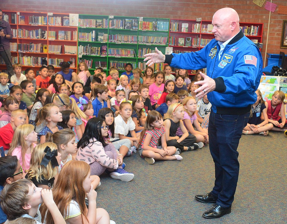Former astronaut Mark Kelly talks about the launch with second graders as he visits Taylor Hicks Elementary School in Prescott Thursday, Aug. 29, 2019. (Les Stukenberg/Courier)
