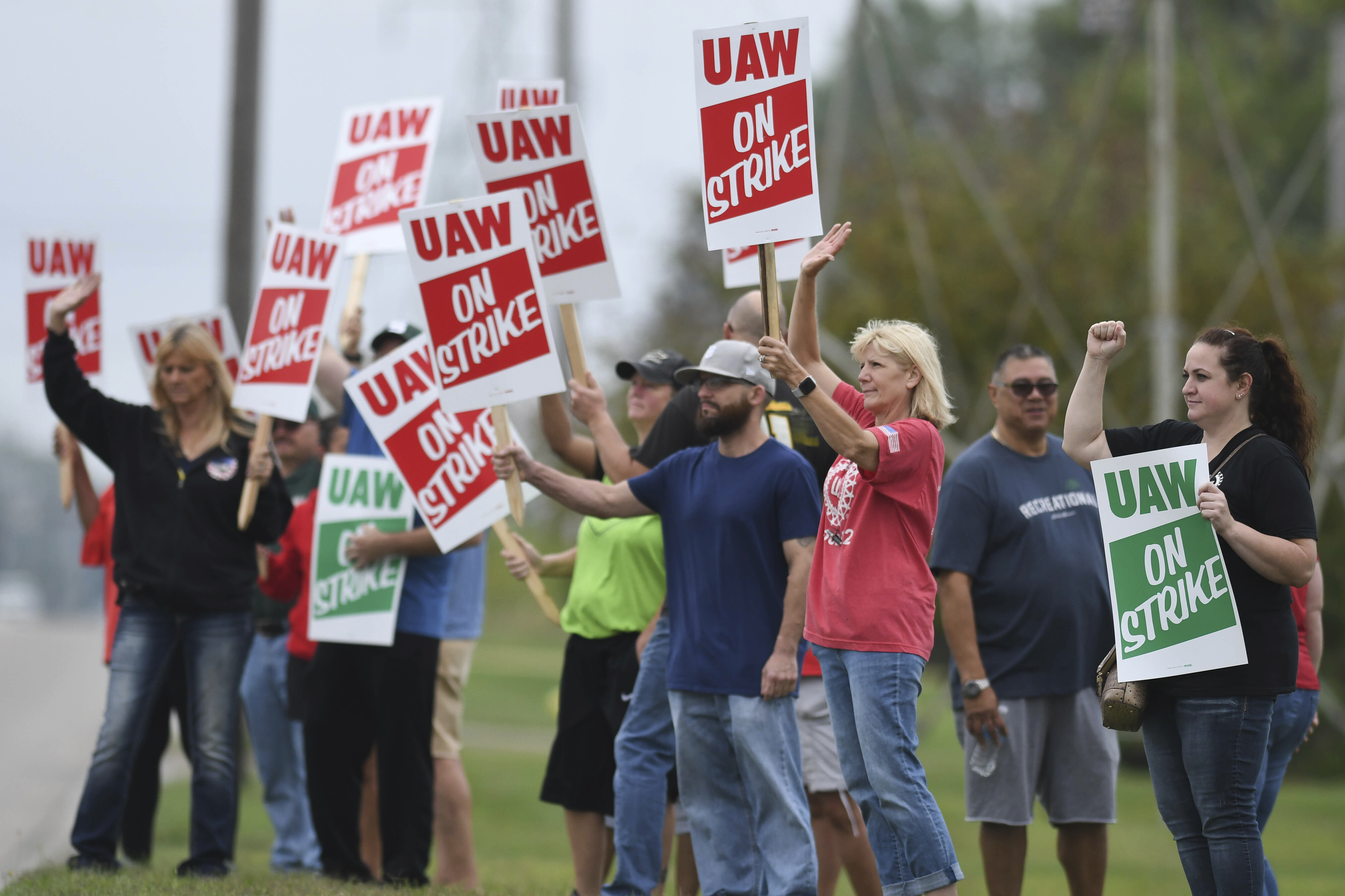 UAW strike puts Trump, GOP in political bind in key states The Daily