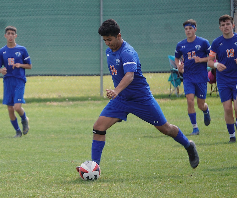 Chino Valley forward Angel Sanchez (14) passes the ball during the team's 8-2 win over Desert Christian on Saturday, Sept. 28, 2019, at Chino Valley High School. (Aaron Valdez/Courier)