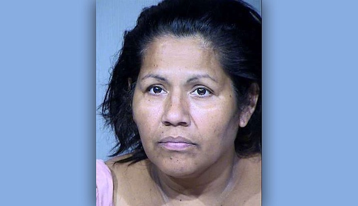 Phoenix mother accused of using 13-year-old daughter to hide cocaine, The  Daily Courier