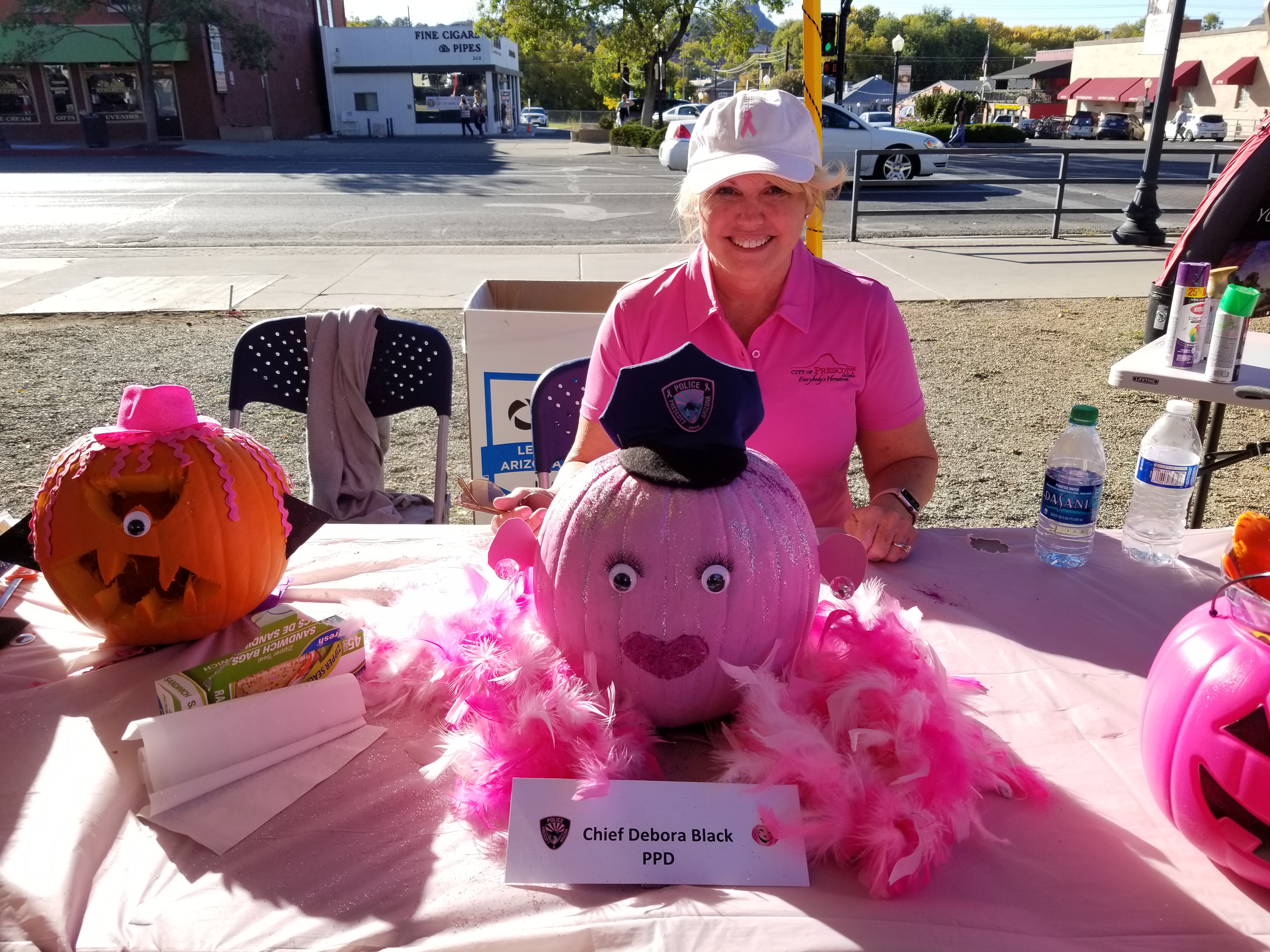 Photos Spooky Creations At Pink Pumpkin Patch Decorating Event