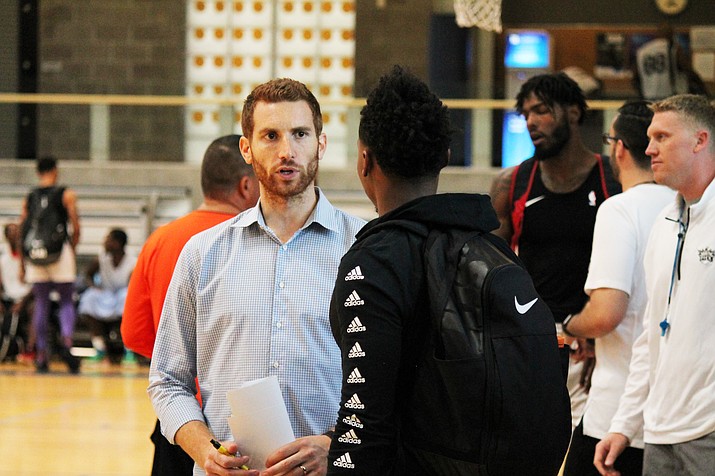Northern Arizona Suns General Manager Jeff Feld speaks to a player during a tryout Sept. 29, 2019, in Phoenix. Feld spent several years within the Chicago Bulls and Cleveland Cavaliers organizations before taking the Suns job in Prescott Valley. (NAZ Suns/Courtesy)