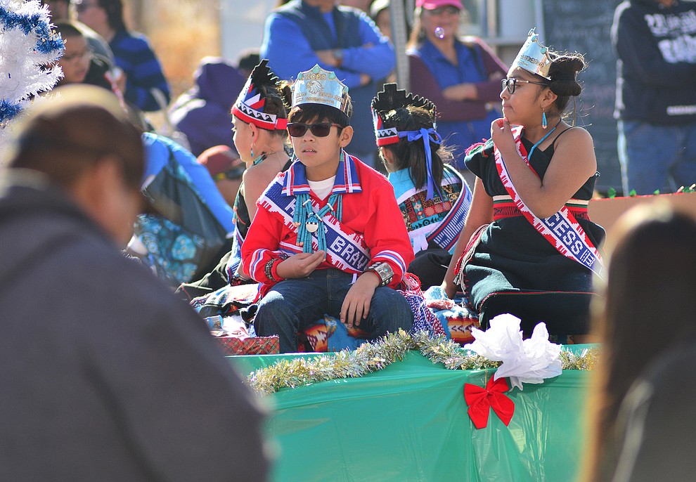 Winslow’s Christmas Parade draws thousands from northern Arizona