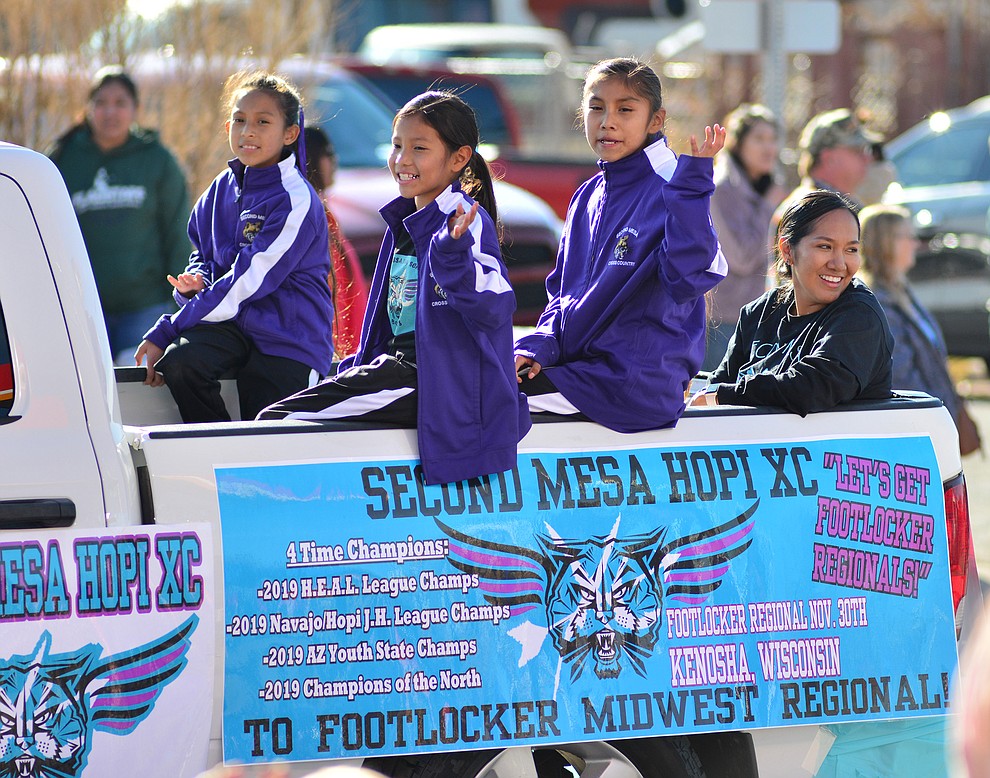 Winslow’s Christmas Parade draws thousands from northern Arizona