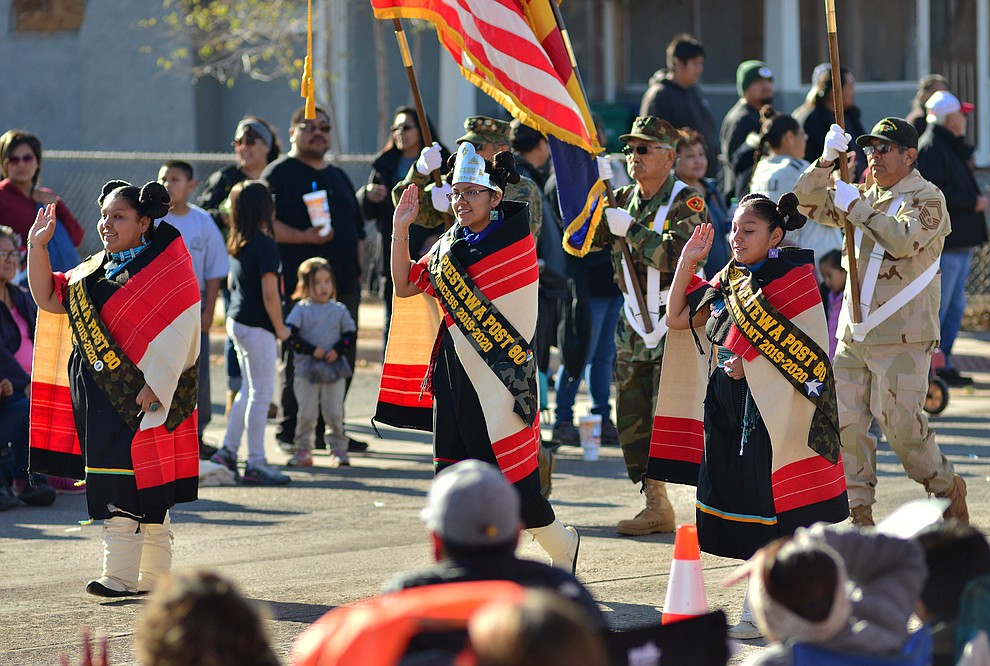 Winslow’s Christmas Parade draws thousands from northern Arizona