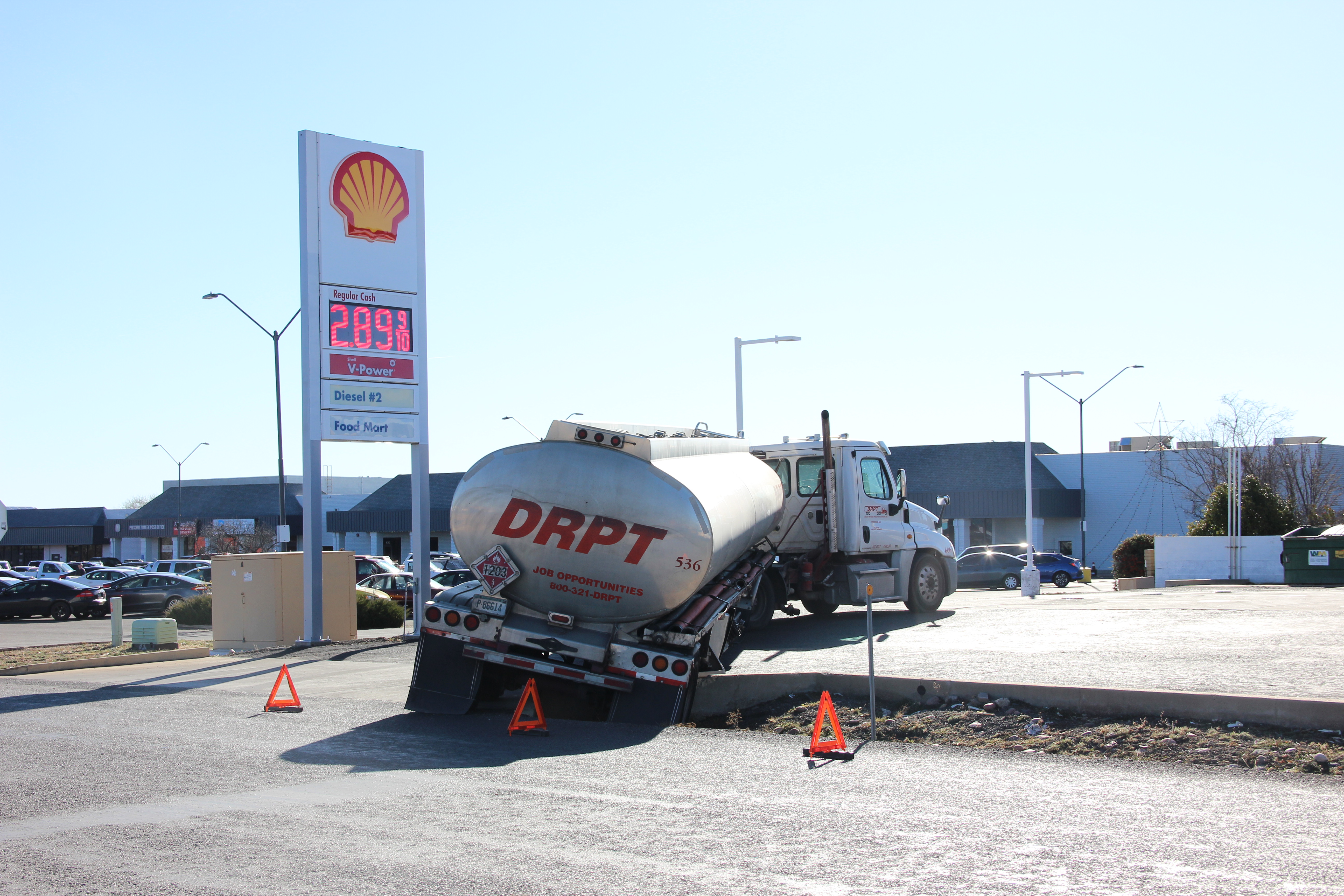 Gas tanker gets stuck in ditch in Prescott Valley The Daily Courier