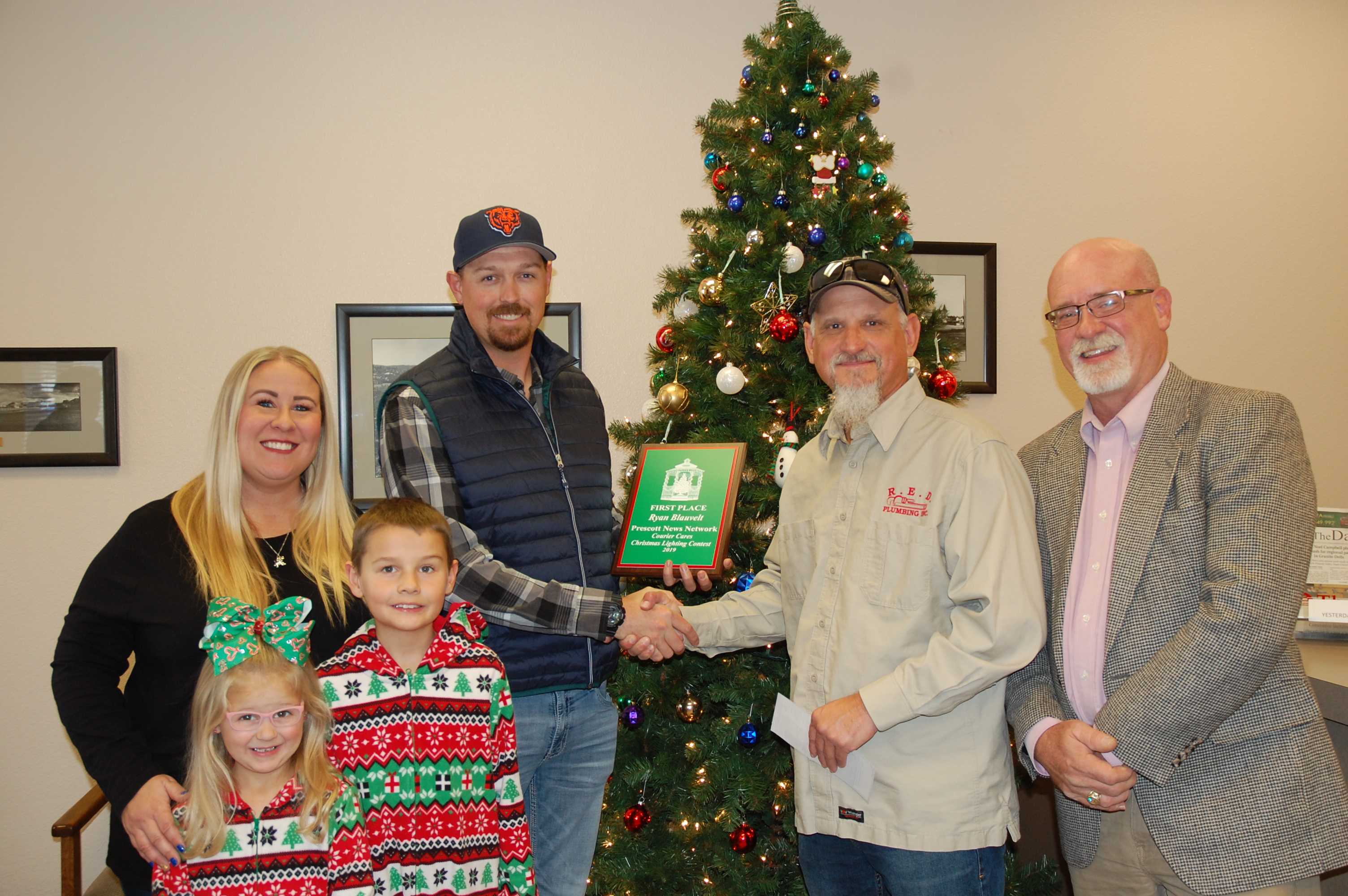 Dewey family wins Courier Christmas Light Contest The Daily Courier