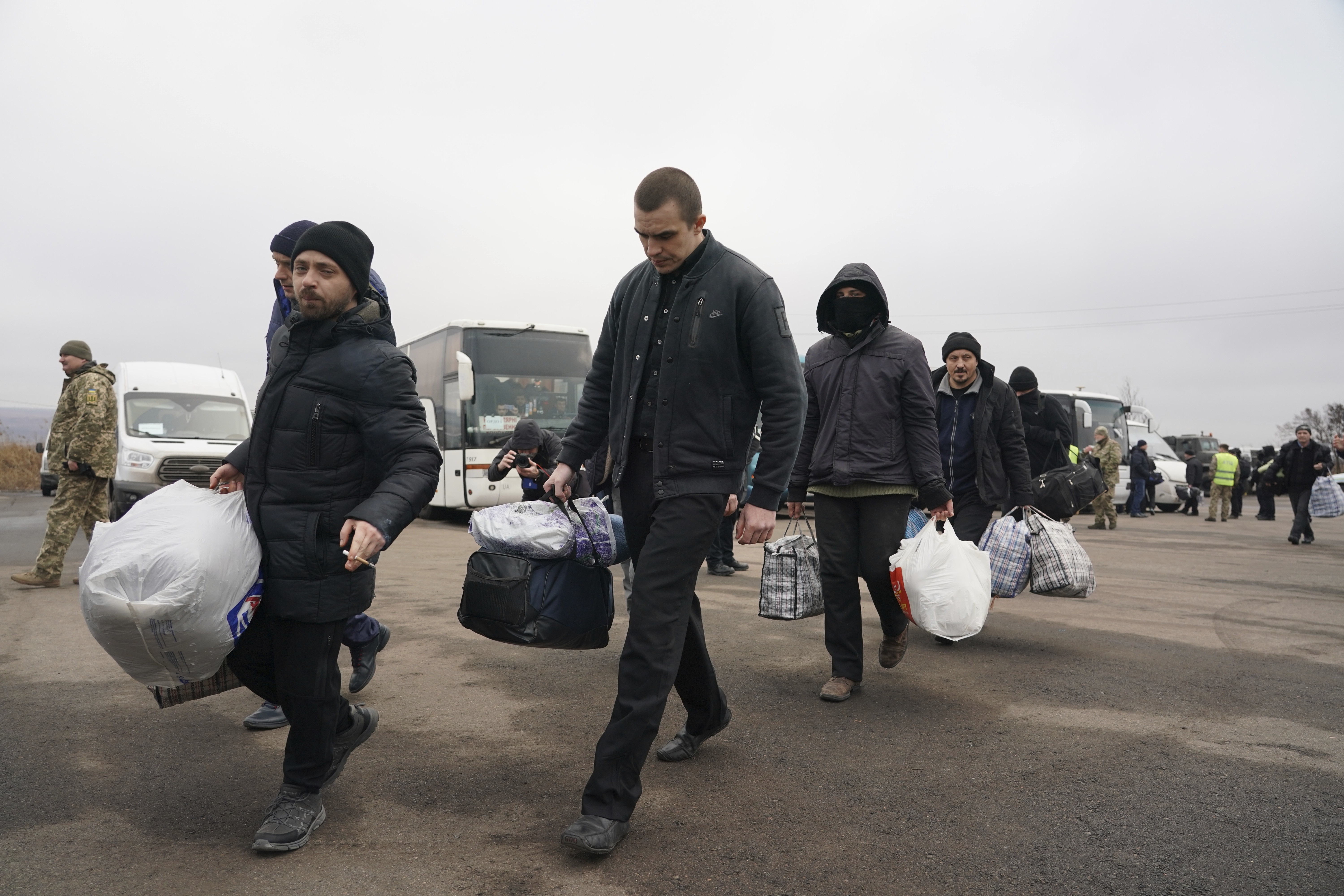 Обмен п. Пленные украинцы в Камышине. Освободили пленных в Украине Блюдин. Украинцы освобождаются.