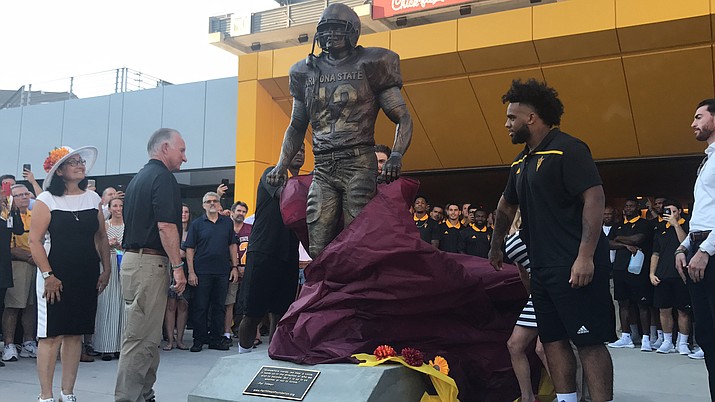 Arizona State honors Pat Tillman with statue at Sun Devil Stadium 