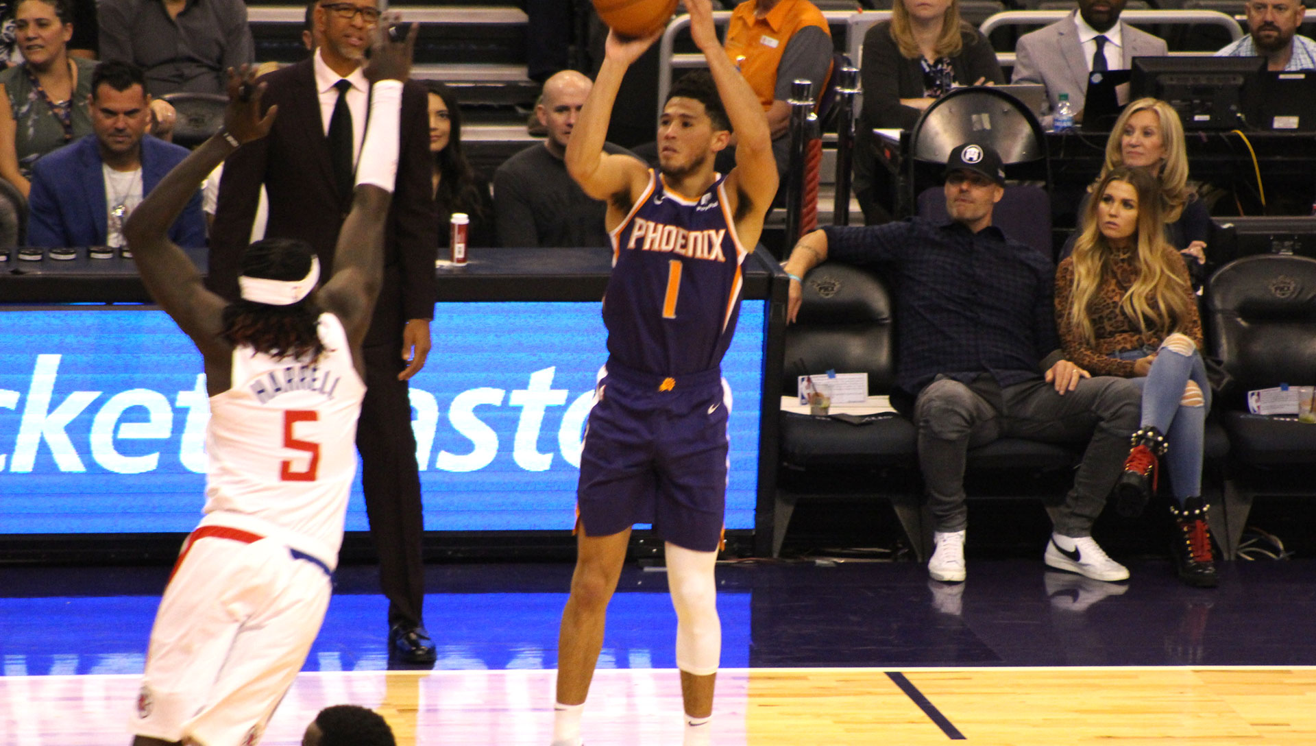 Devin Booker scores 27 points, Suns top Warriors Kingman