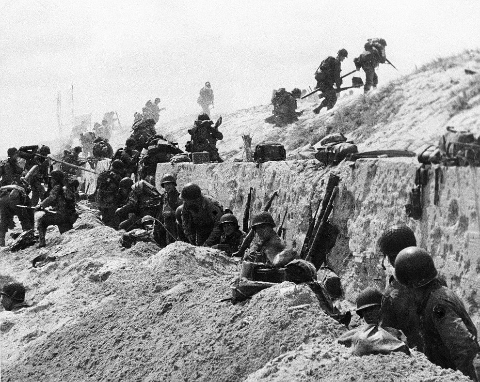 Photos: D-Day soldiers stormed Normandy's beaches, 76 ...