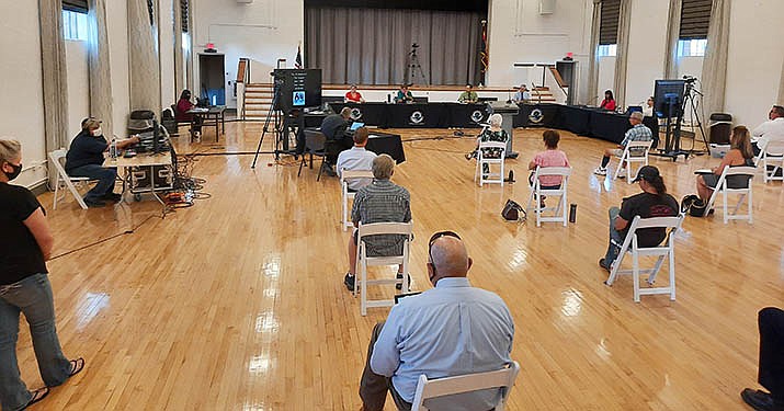 A brief discussion of an ordinance designed to limit the mayor’s options for council-approved emergency measures was held by the Cottonwood Council at Tuesday’s regular meeting. VVN/Jason W. Brooks